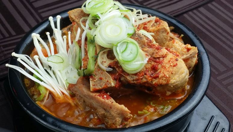 뼈해장국2.JPG(79535 bytes)