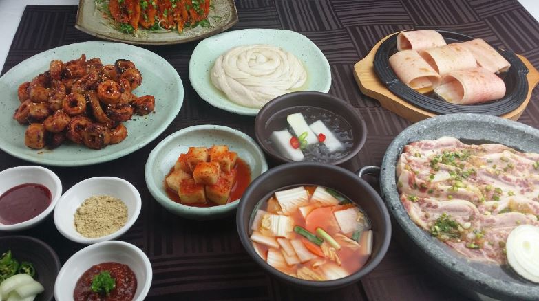 막창 더덕구이 갈비 다같이.JPG(79057 bytes)