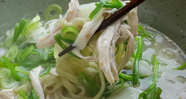 0521 닭칼국수2.jpg(92123 bytes)